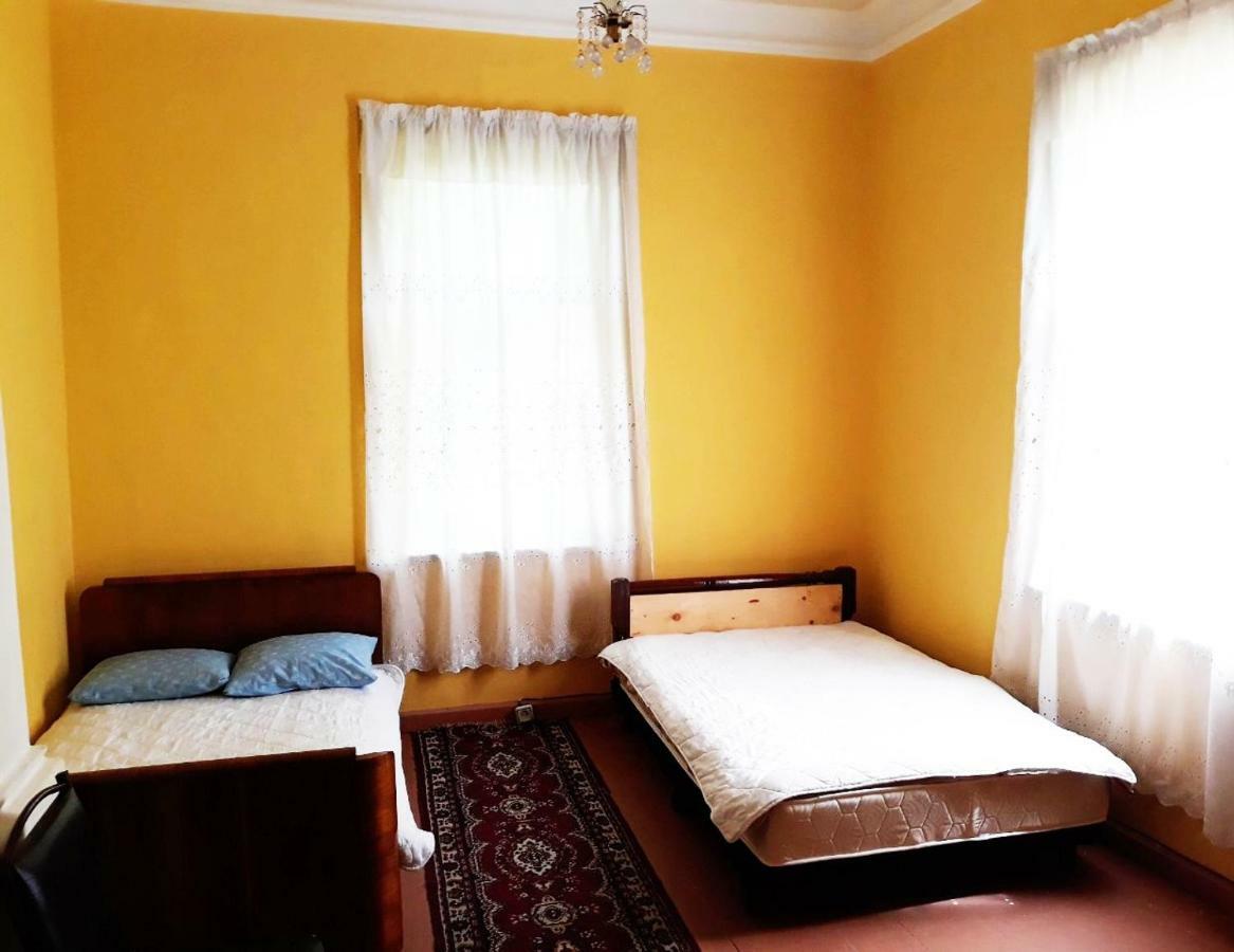 Guesthouse Eco Tsjakvi Eksteriør bilde